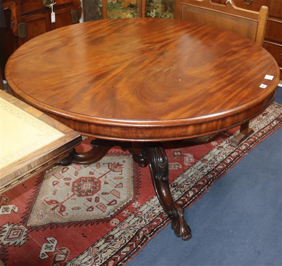 An early Victorian mahogany circular topped breakfast table Diam. 126cm